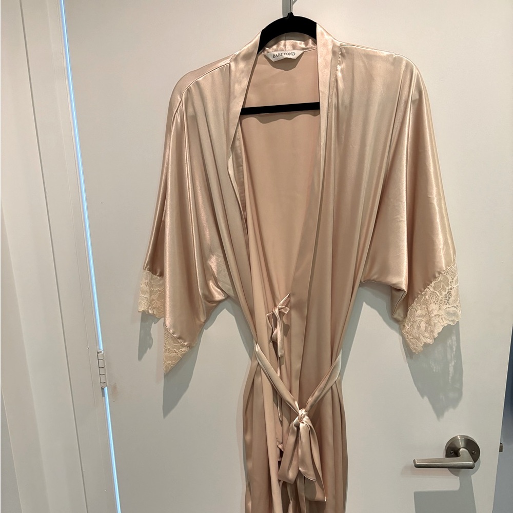 Champagne Satin Lace Robe – Worn Once